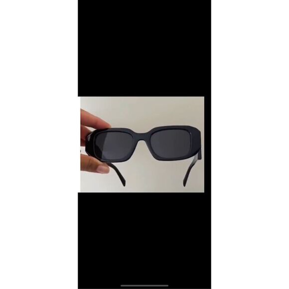 😎🔥PRADA  iconic classic sunglasses, sleek black design , And all one piece mak - Picture 5 of 15